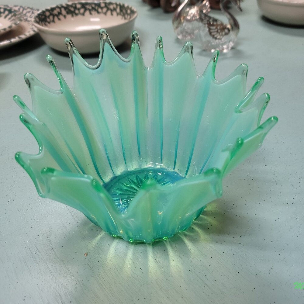 Fostoria Heirloom Opalescent Green Glass Splash Crinkle Bowl